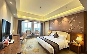 Hồng Vận Grand Hotel Móng cái